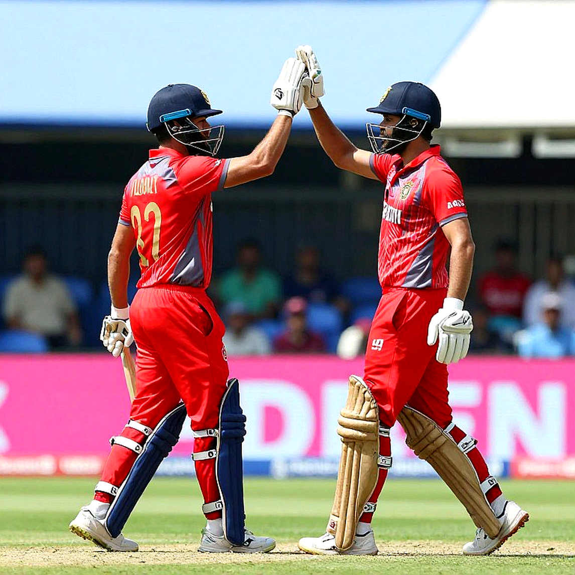 পাঁচশো রানেও জয় নেই: শেফিল্ডের দ্রুততম ডাবল সেঞ্চুরি অলিভার ডেভিসের, তবু প্রশ্ন থেকে যায়